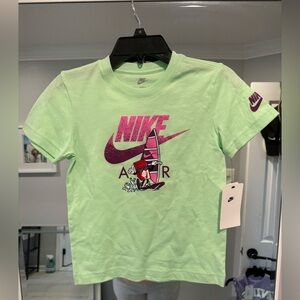 Nike Girls Tee Shirt, New with tags
Multiple sizes